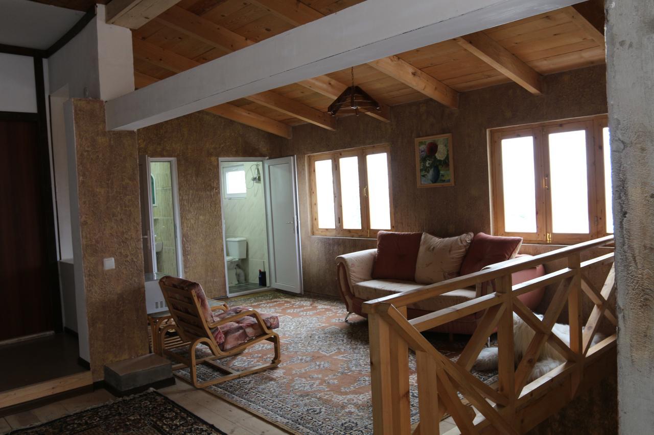 Laila Guest House メスティア エクステリア 写真